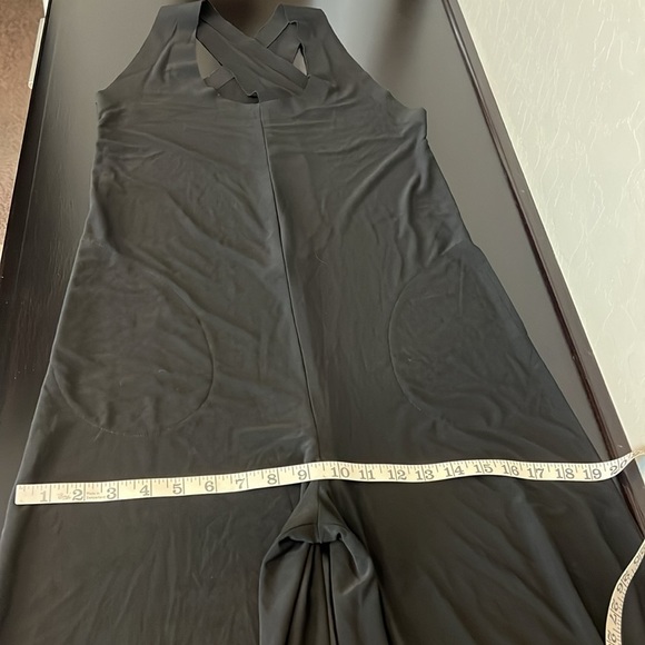 Norma Kamali Cross back Cropped Jumpsuit in Black size M - Picture 9 of 16